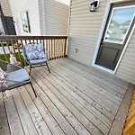 Modern Retreat With 4 King Beds, Airport, Disney+