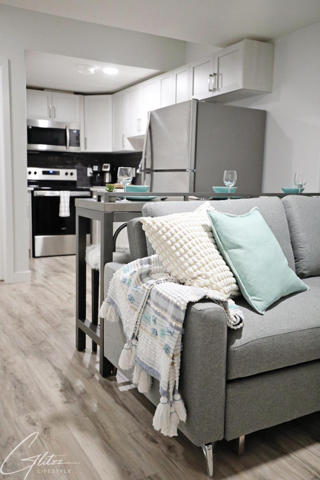 Modern Retreat With 4 King Beds, Airport, Disney+ Holiday home