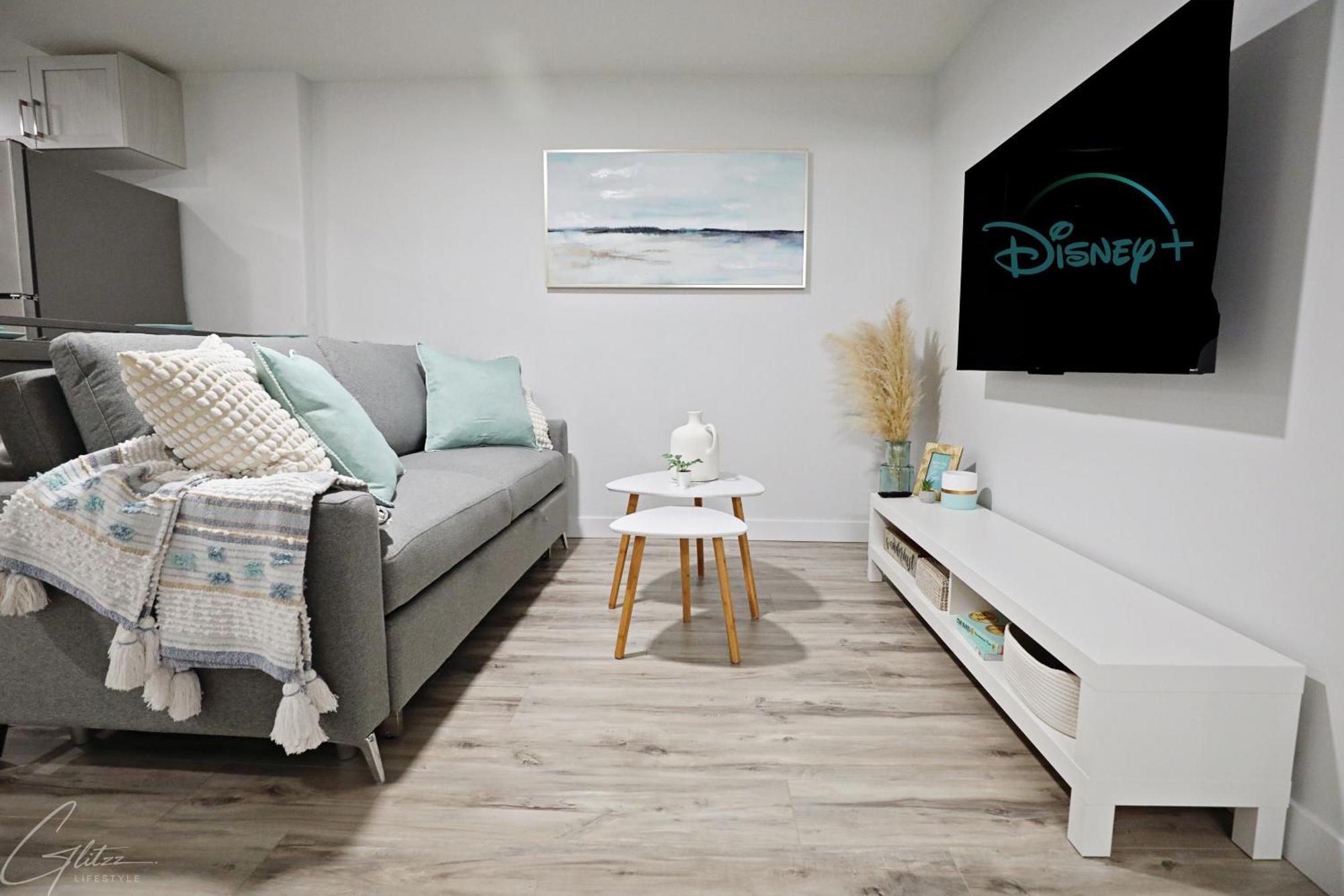 Holiday home Modern Retreat With 4 King Beds, Airport, Disney+ *