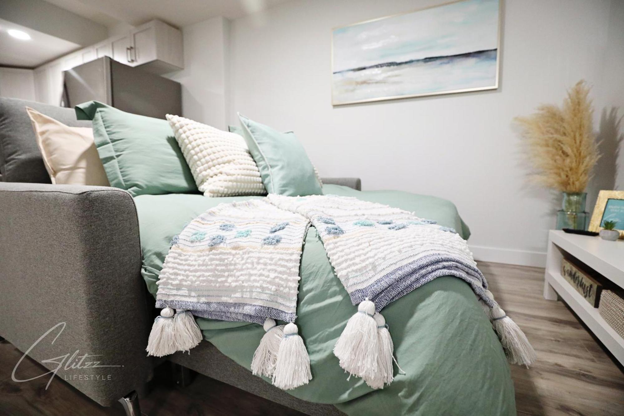 Holiday home Modern Retreat With 4 King Beds, Airport, Disney+ Edmonton