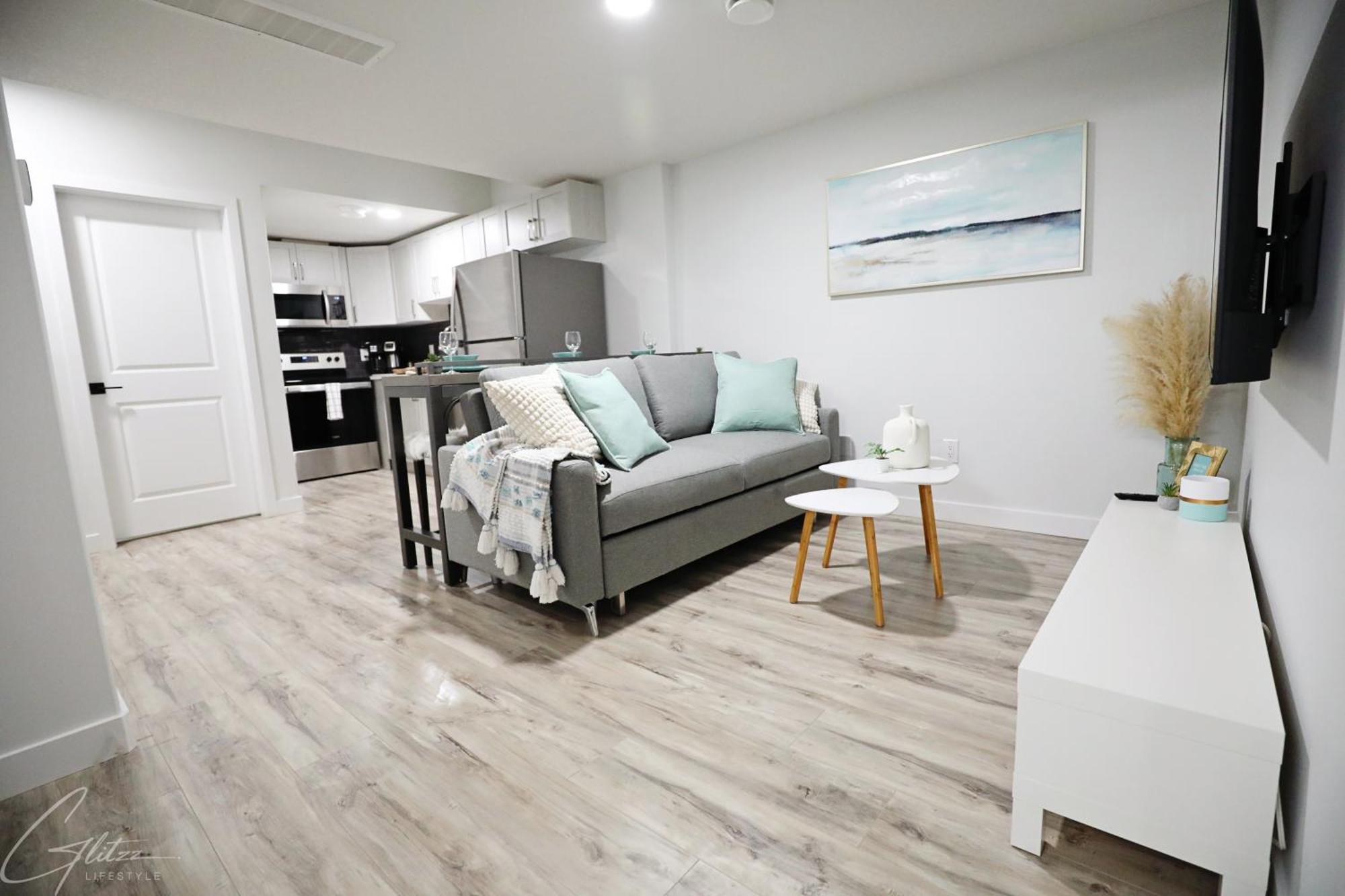 Modern Retreat With 4 King Beds, Airport, Disney+