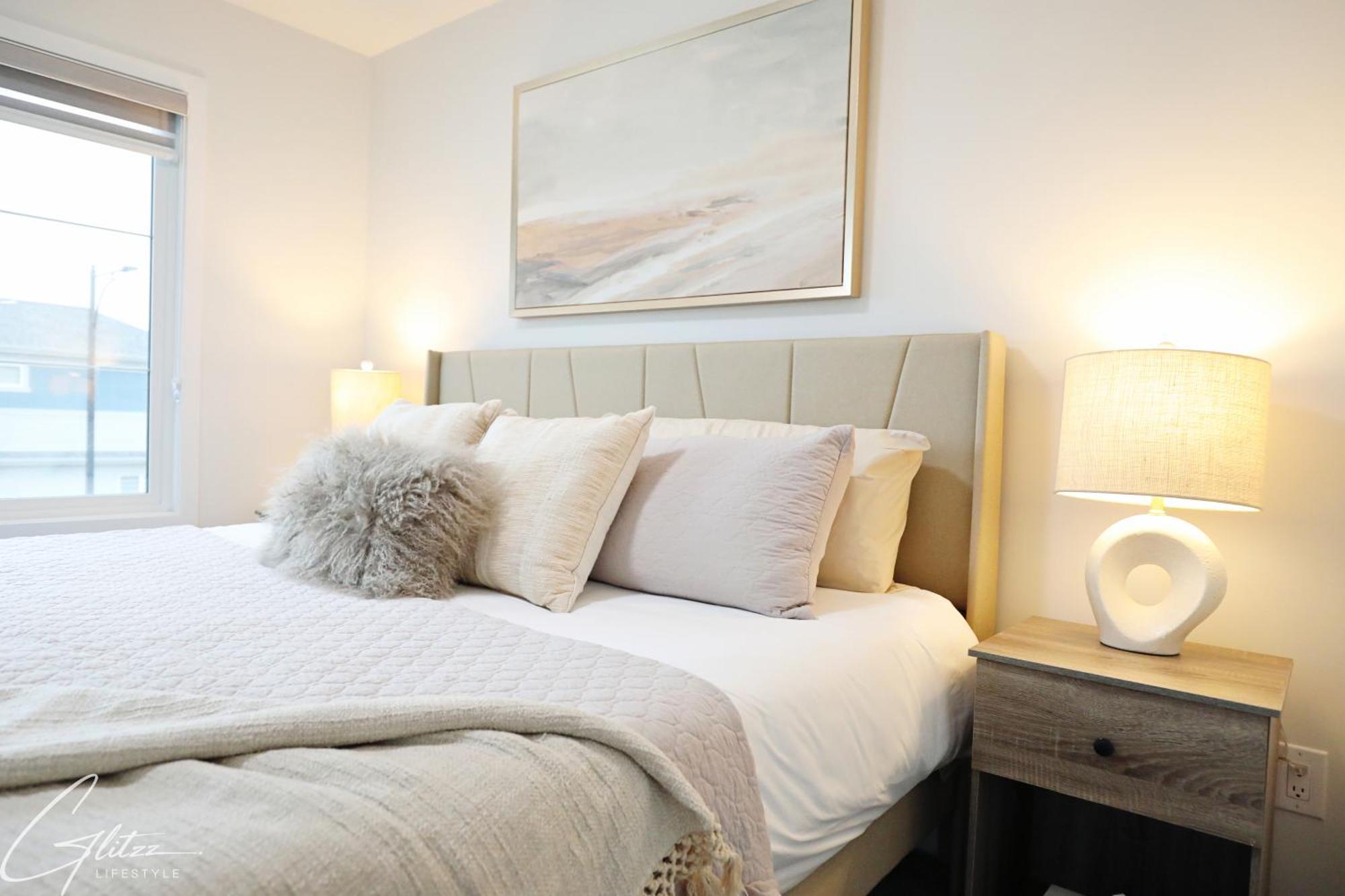 Holiday home Modern Retreat With 4 King Beds, Airport, Disney+