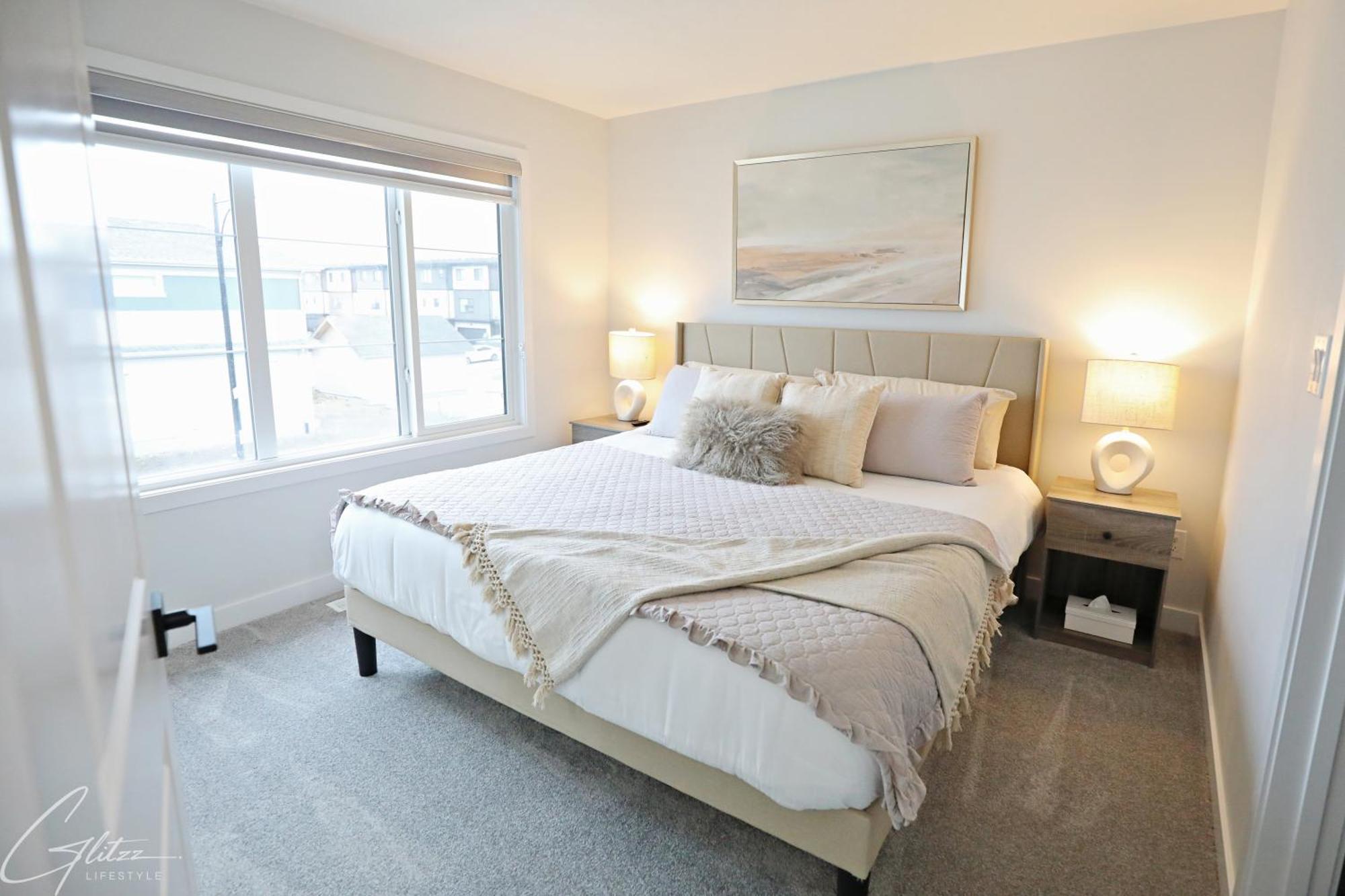 Modern Retreat With 4 King Beds, Airport, Disney+ Holiday home *