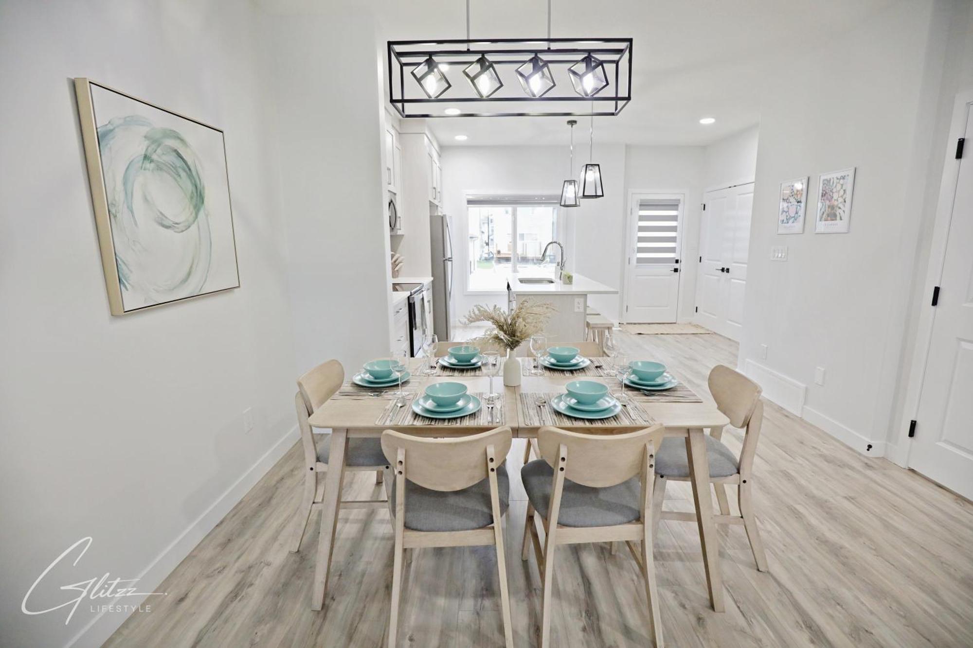 Holiday home Modern Retreat With 4 King Beds, Airport, Disney+ Edmonton