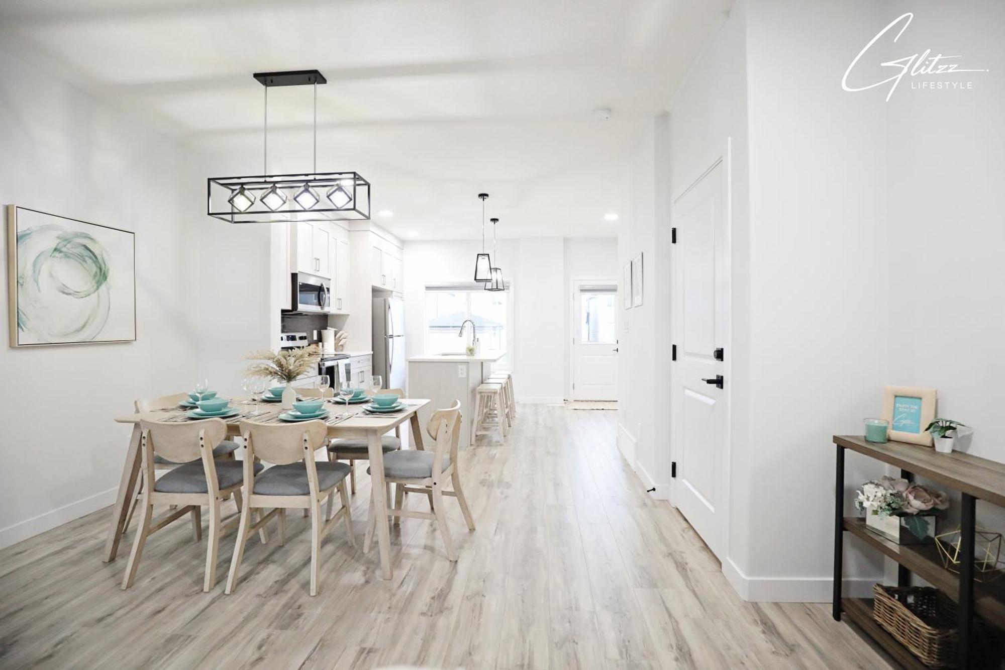 Modern Retreat With 4 King Beds, Airport, Disney+ *