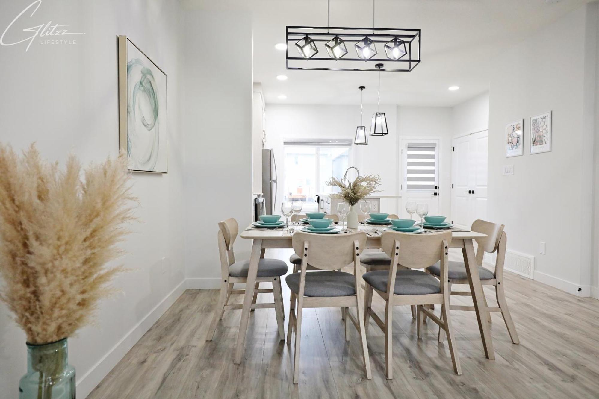 Modern Retreat With 4 King Beds, Airport, Disney+ * Edmonton
